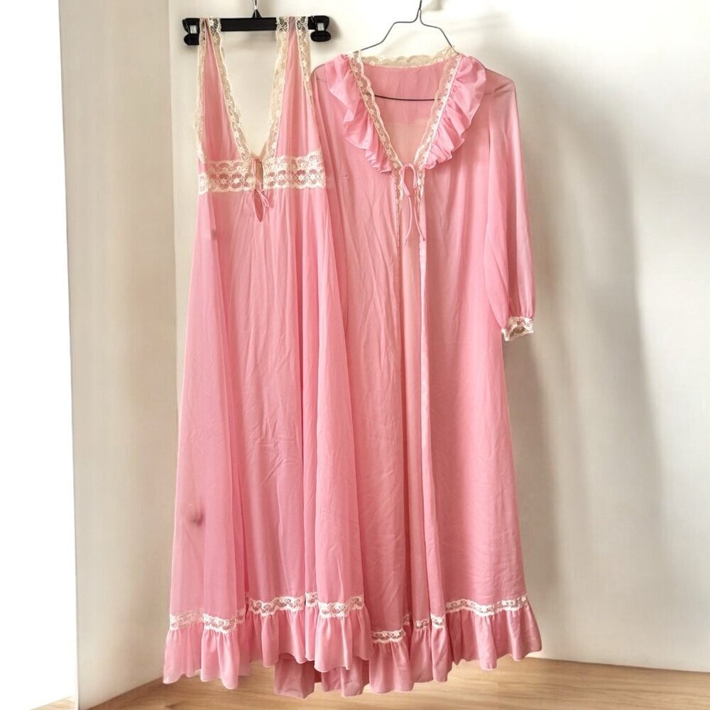 Vanity Fair Pink Ruffle Robe Nightgown Peignoir Lace Sheer Barbie USA Vintage